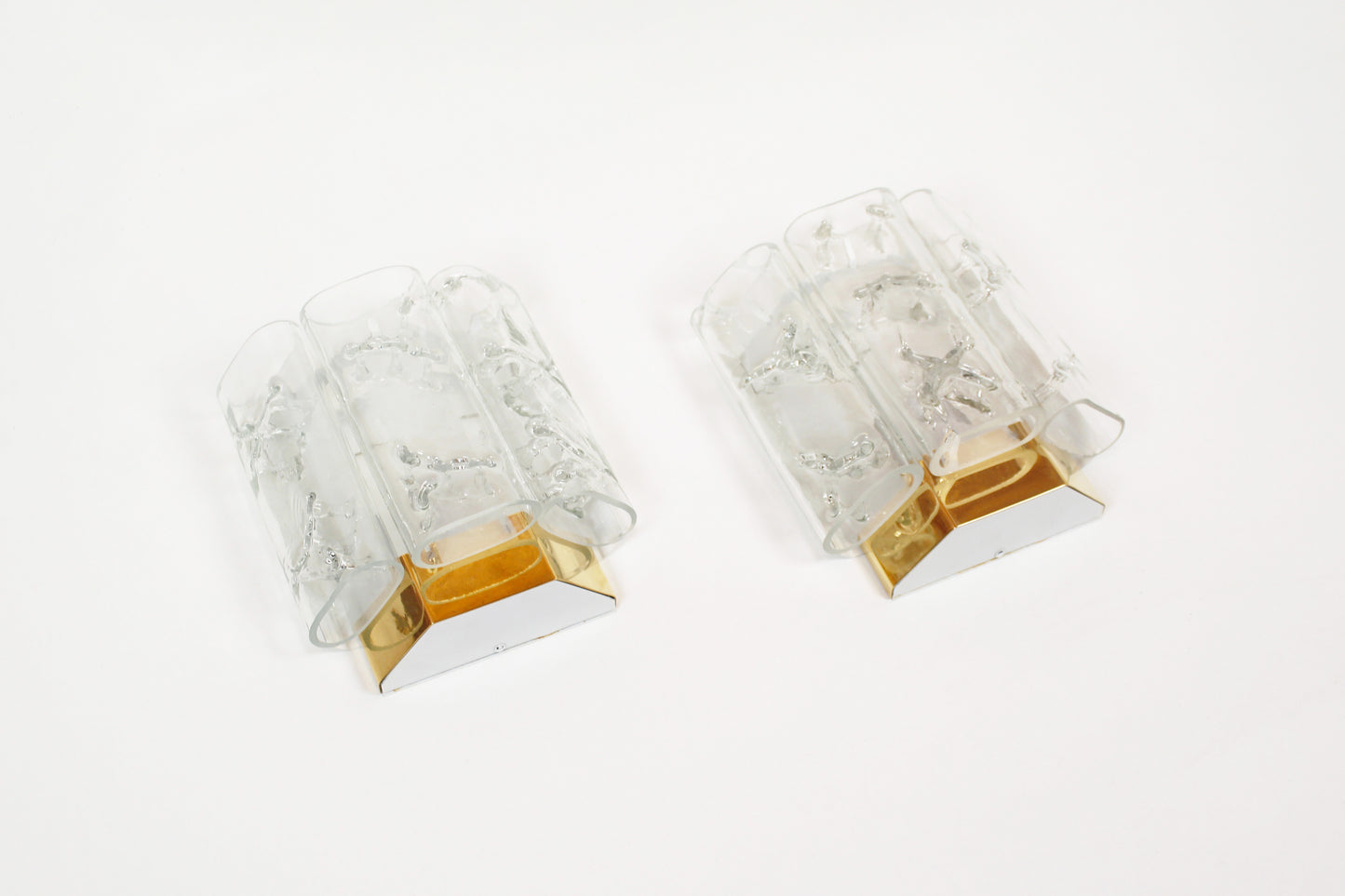 Koppel wandlampen in messing en glas door Doria Leuchten