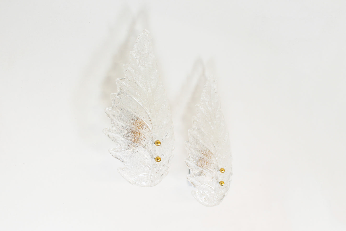 Pair of Italian 1970s 'Foglio' wall lamps in Murano glass
