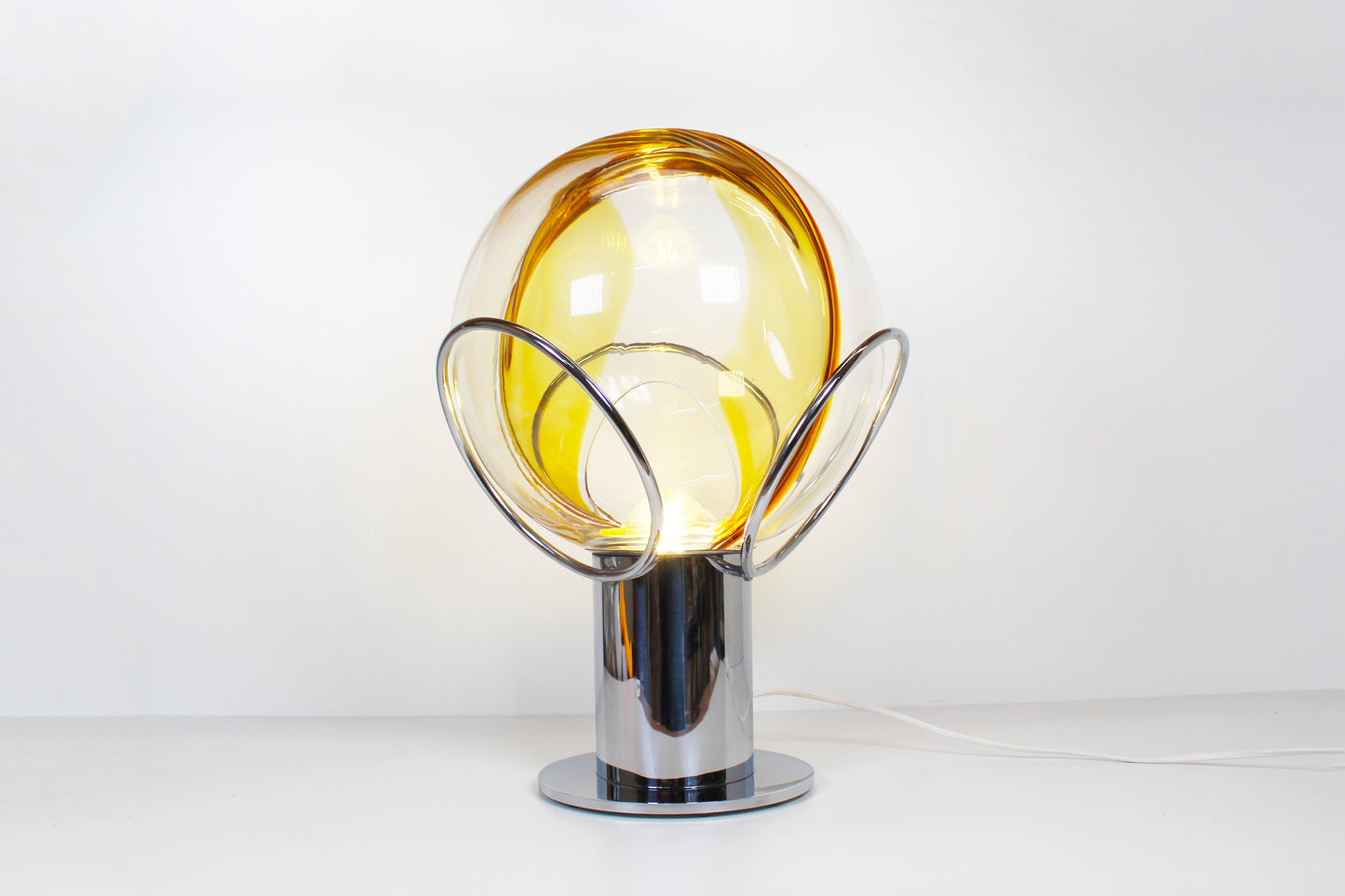 Italian "Membrana" table lamp by Toni Zuccheri for VeArt