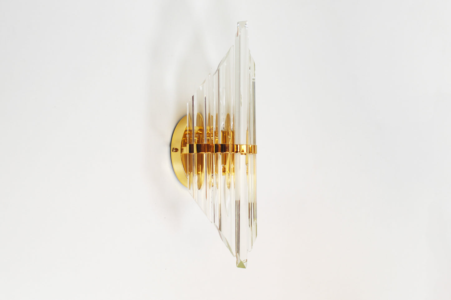 1980s wall lamp in gilded brass and crystal glass by Novaresi Milano