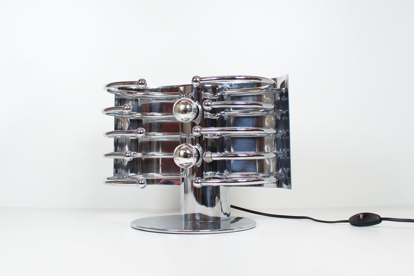Unieke Italiaanse jaren 60 chrome tafellamp