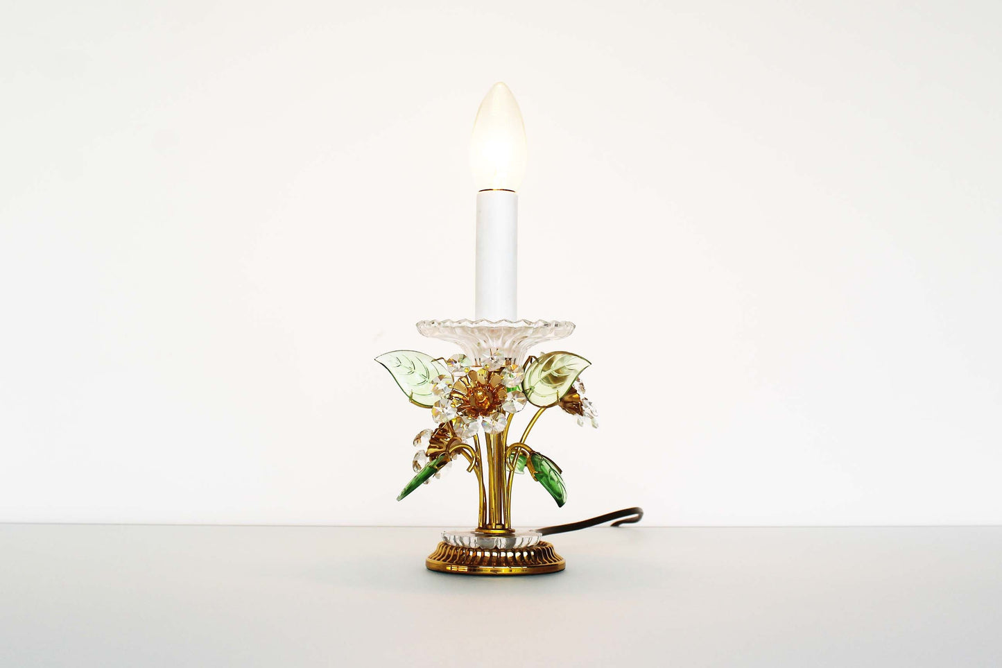 Vergulde en kristallen tafellamp met bloemenmotief van Palwa - Lobmeyr