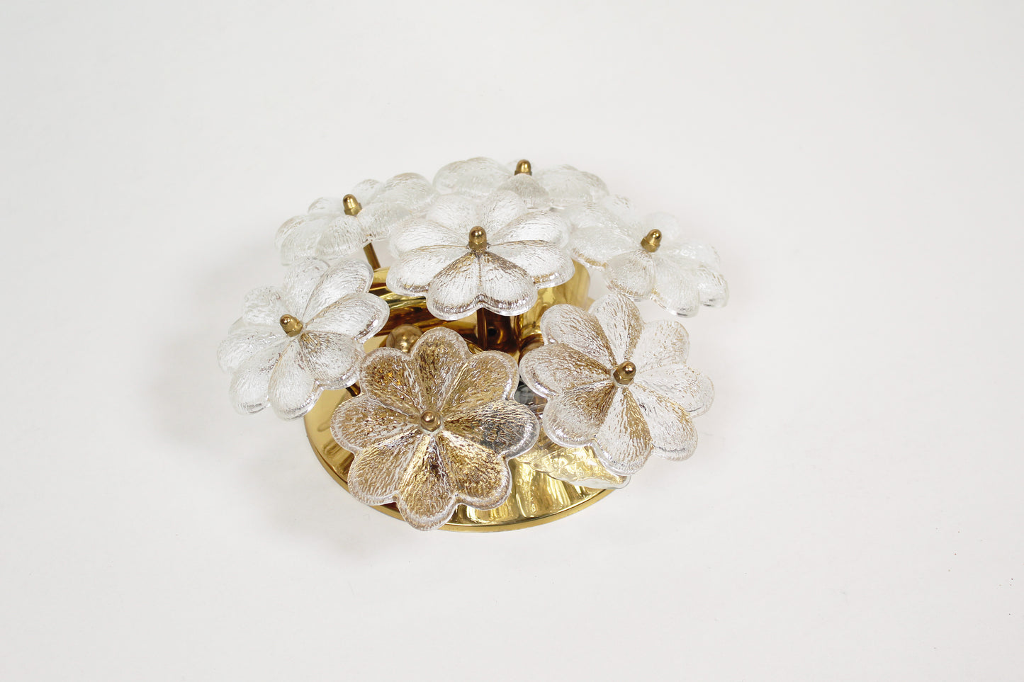Petite messing en glazen wand- of plafondlamp door Ernst Palme