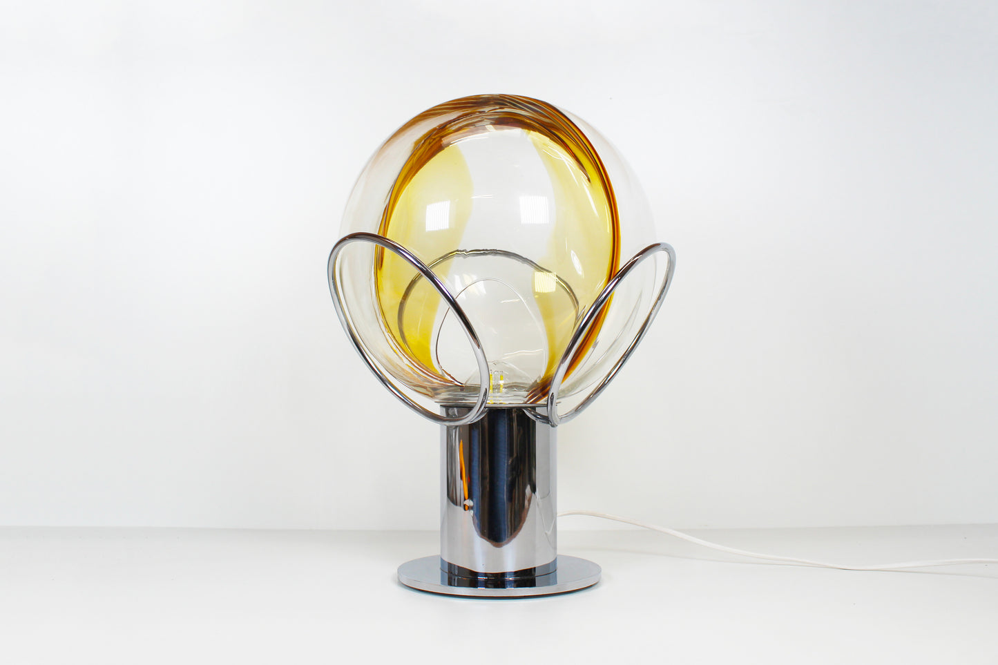 Italian "Membrana" table lamp by Toni Zuccheri for VeArt