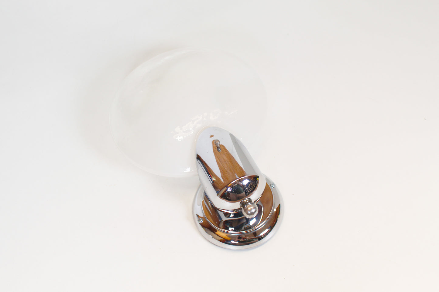 1970s wall lamp in brass and Murano glass by Kaiser Leuchten