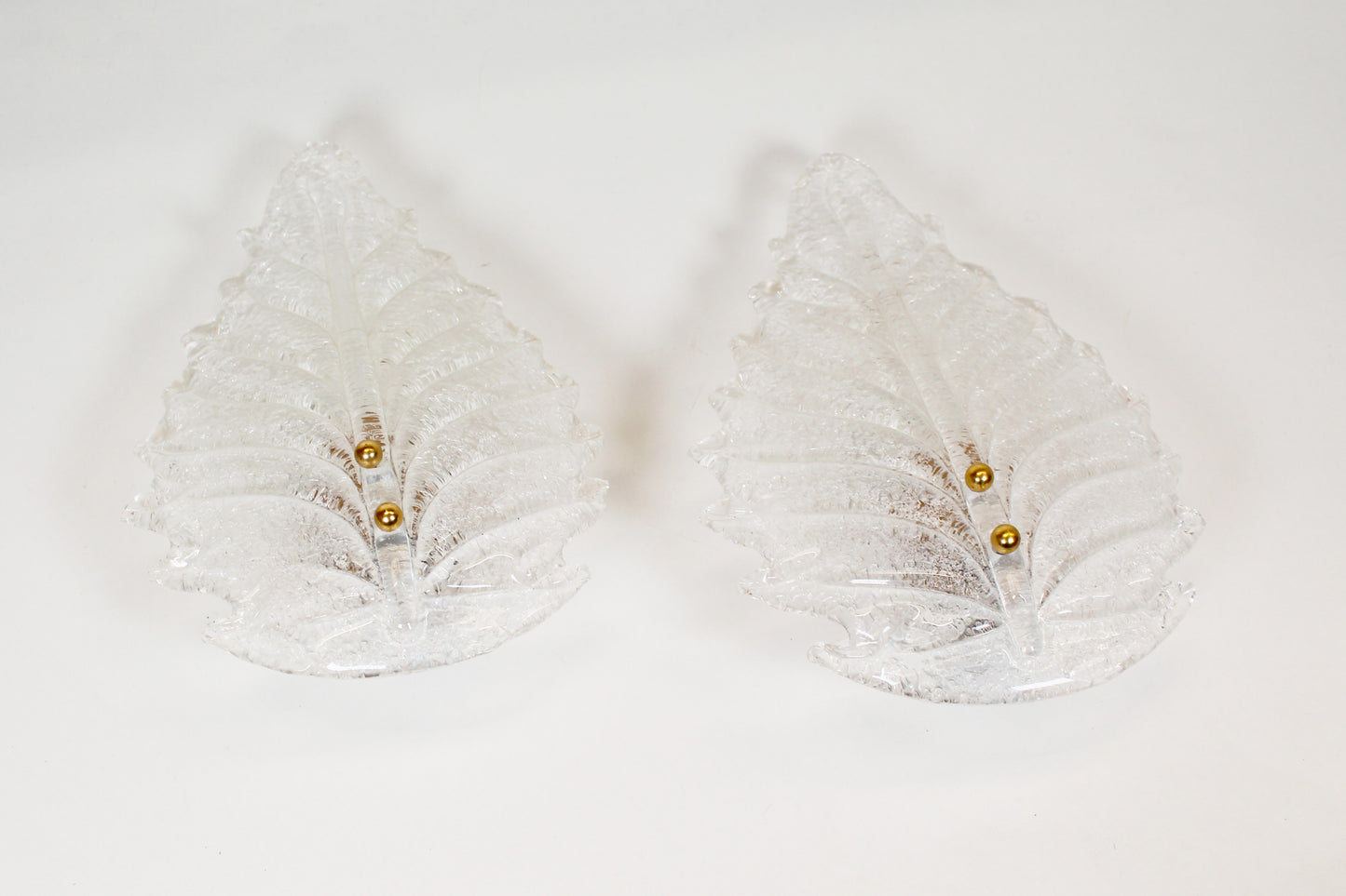 Pair of Italian 1970s 'Foglio' wall lamps in Murano glass