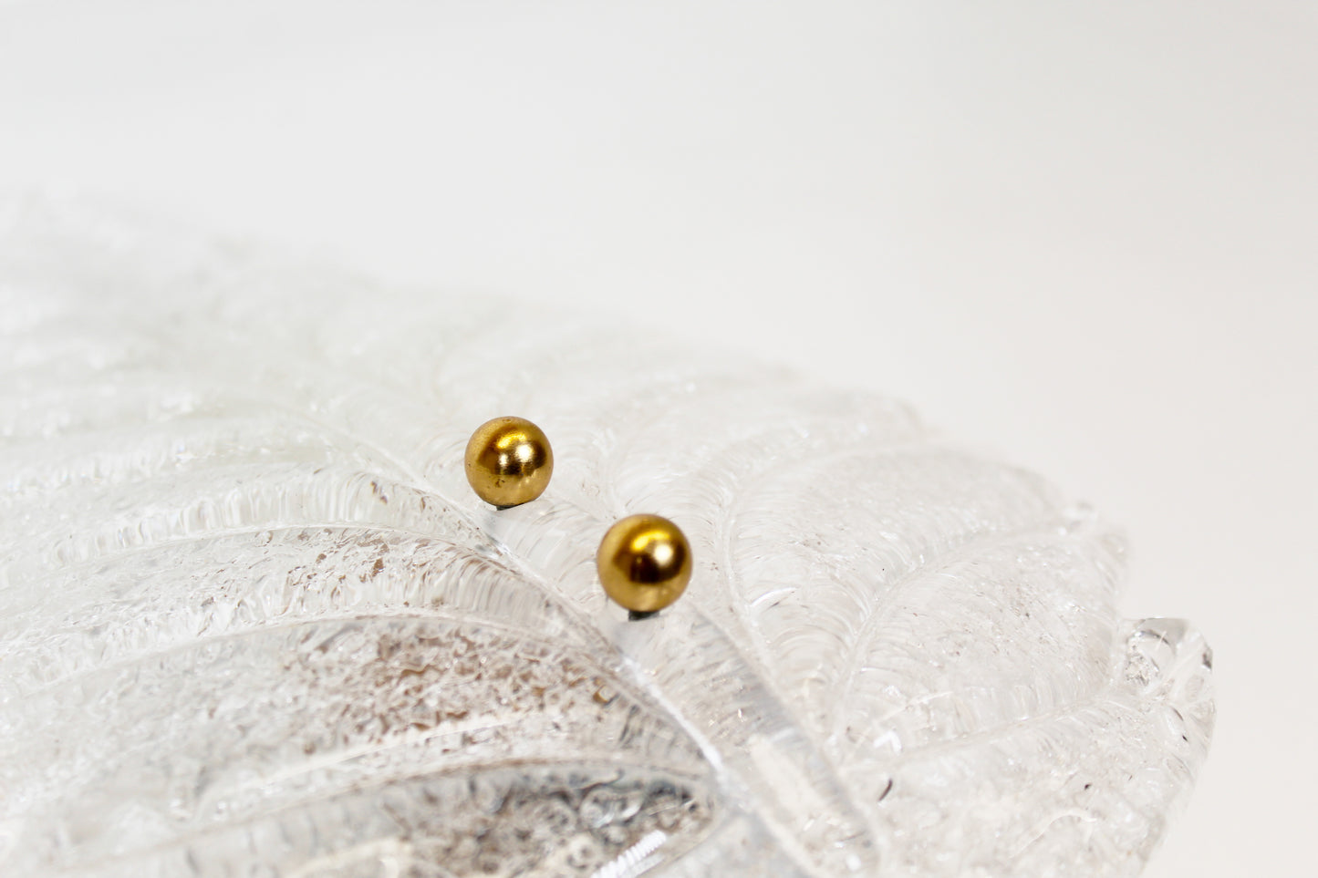 Pair of Italian 1970s 'Foglio' wall lamps in Murano glass