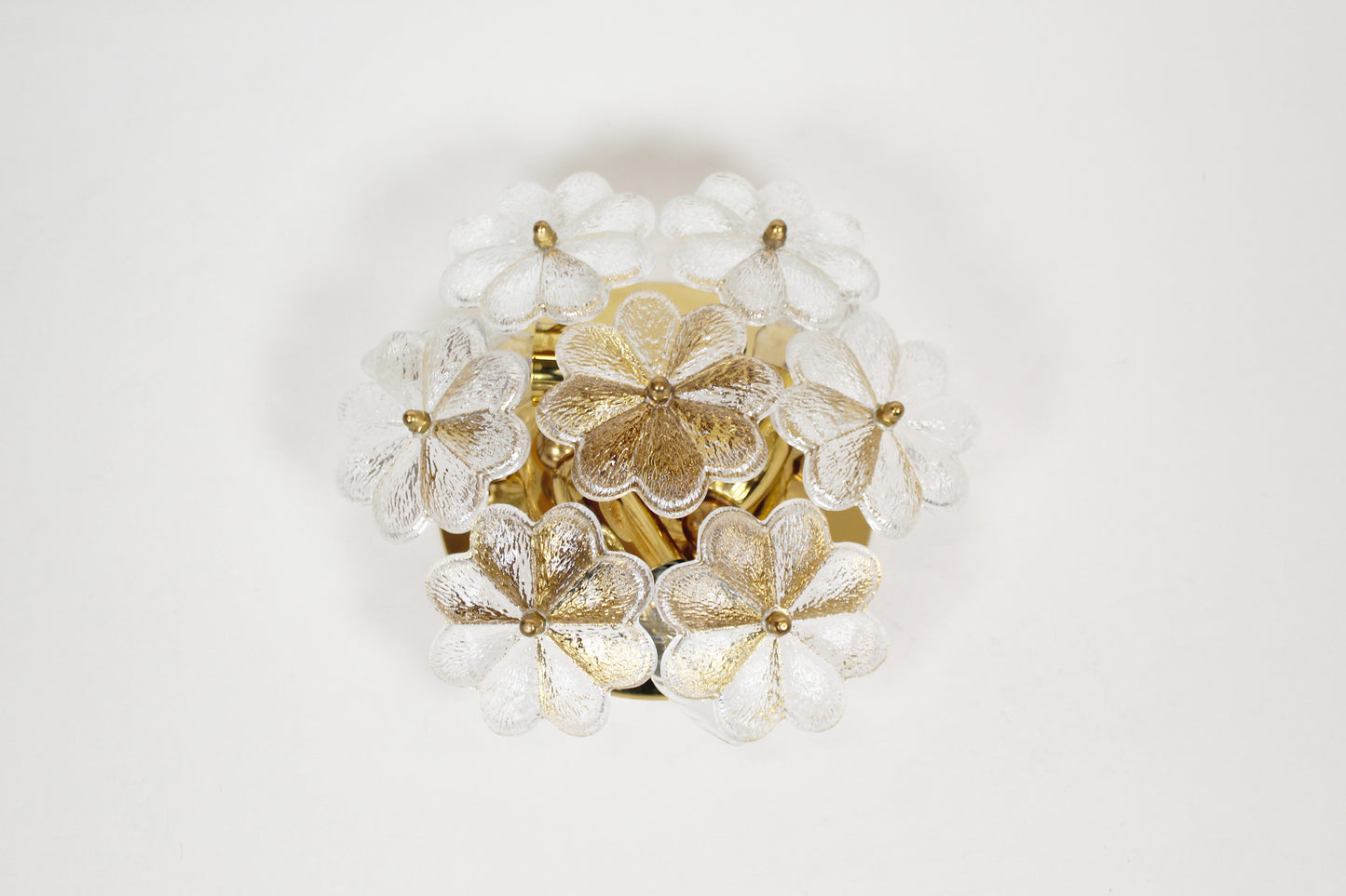 Petite messing en glazen wand- of plafondlamp door Ernst Palme