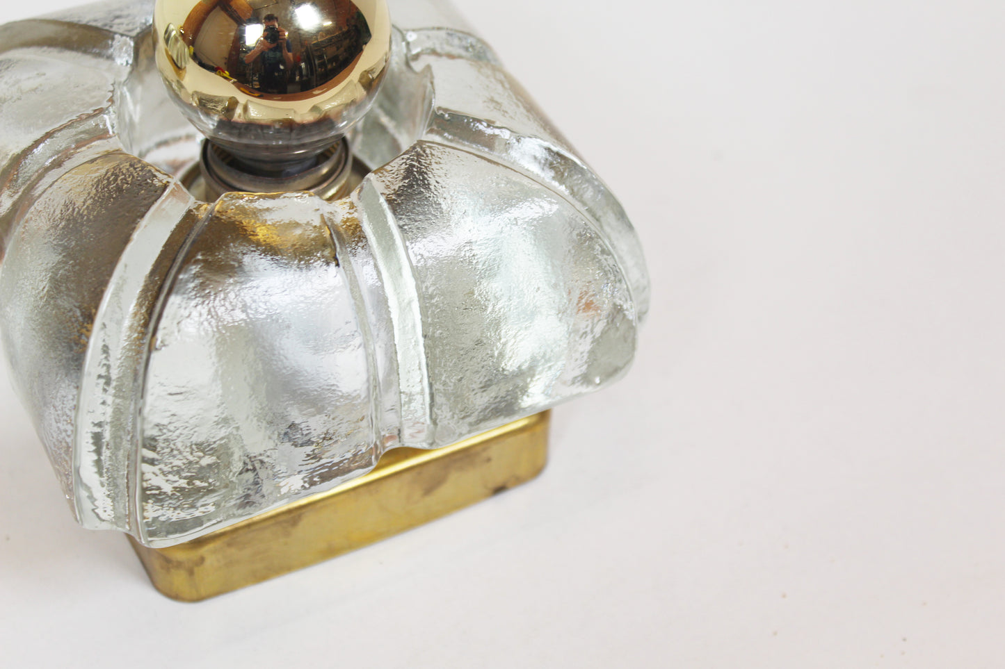 Koppel ijsglas en messing wandlampen door Sische (3 koppels beschikbaar)