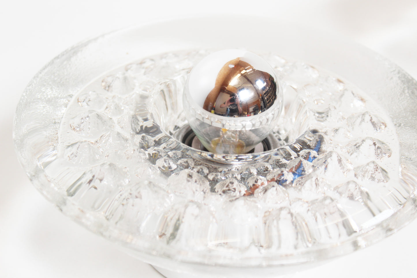 Koppel 'ijsglas' wandlampen door Peill & Putzler