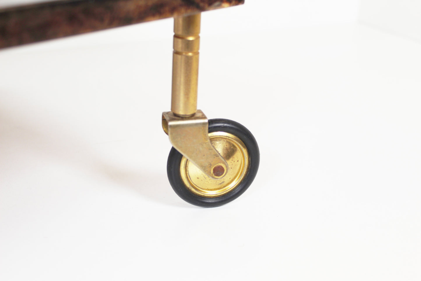 Vintage serving trolley in brass and lacquered goatskin by Aldo Tura