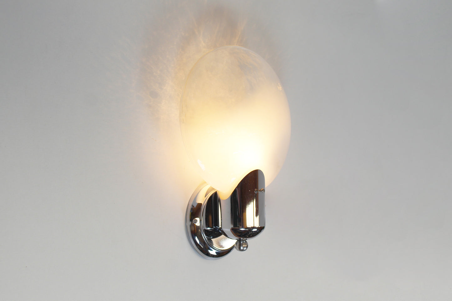1970s wall lamp in brass and Murano glass by Kaiser Leuchten