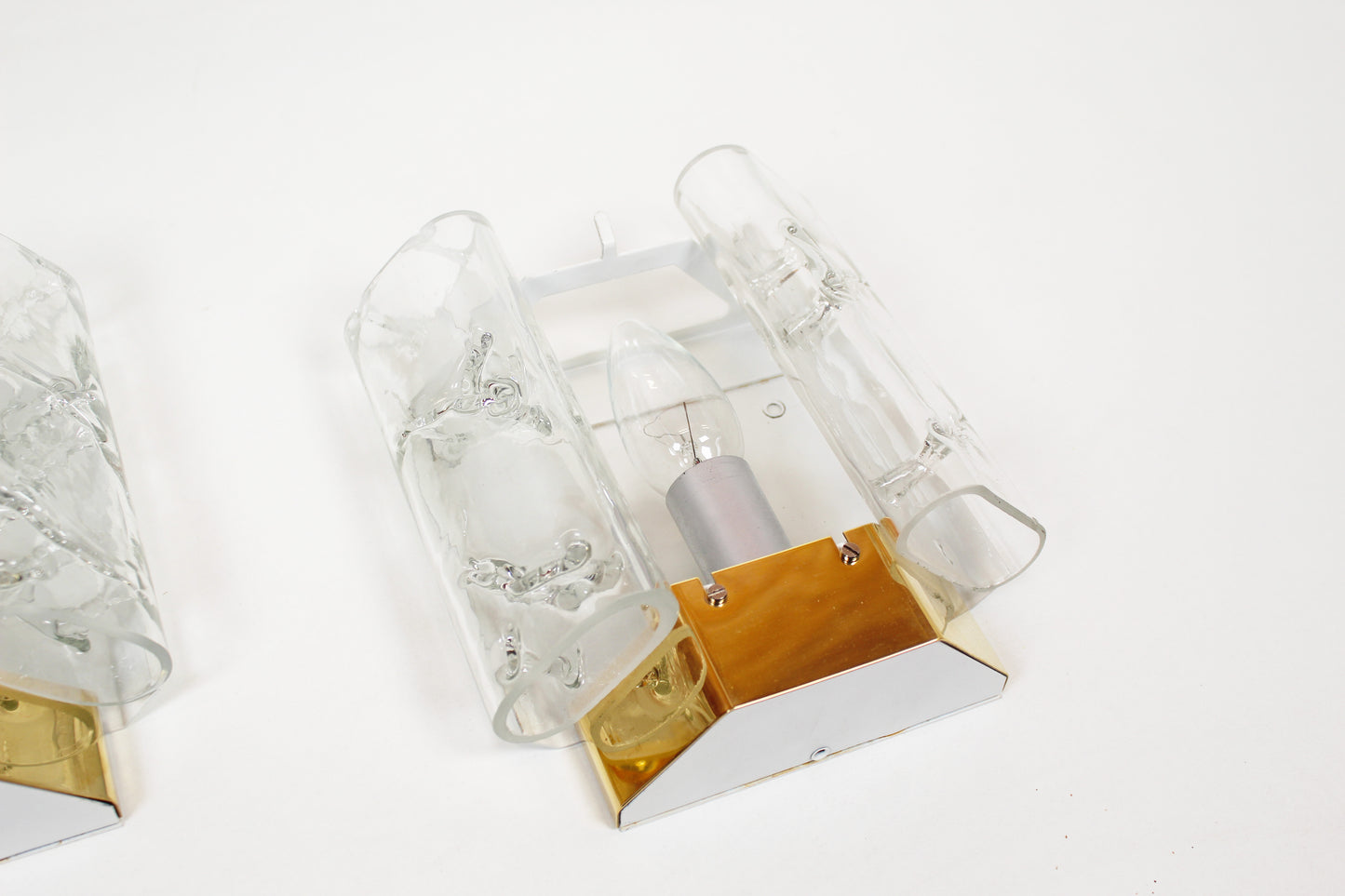 Koppel wandlampen in messing en glas door Doria Leuchten