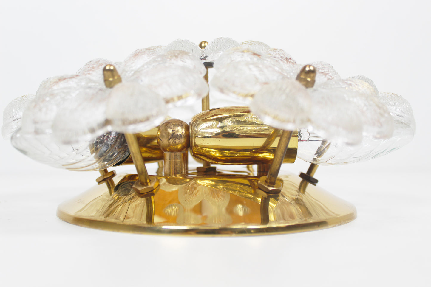 Petite messing en glazen wand- of plafondlamp door Ernst Palme