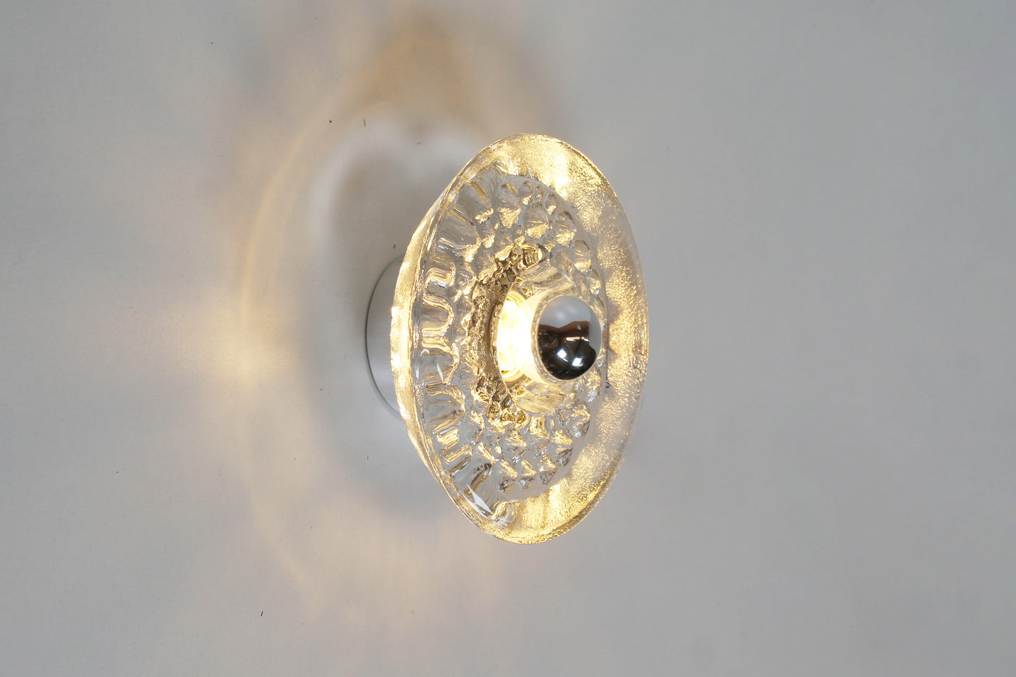 Koppel 'ijsglas' wandlampen door Peill & Putzler