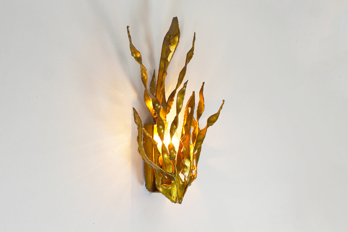 Sculptural wall lamp in brass by Paul Moerenhout, Belgium, 1970s