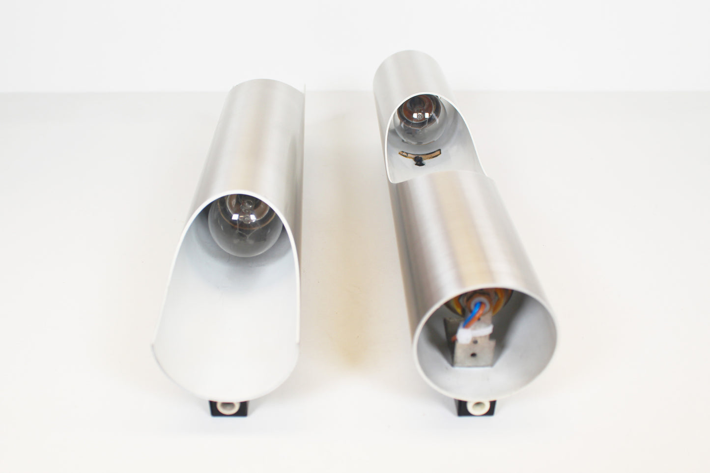 Pair of 70s 'FUGA' wall lamps by RAAK