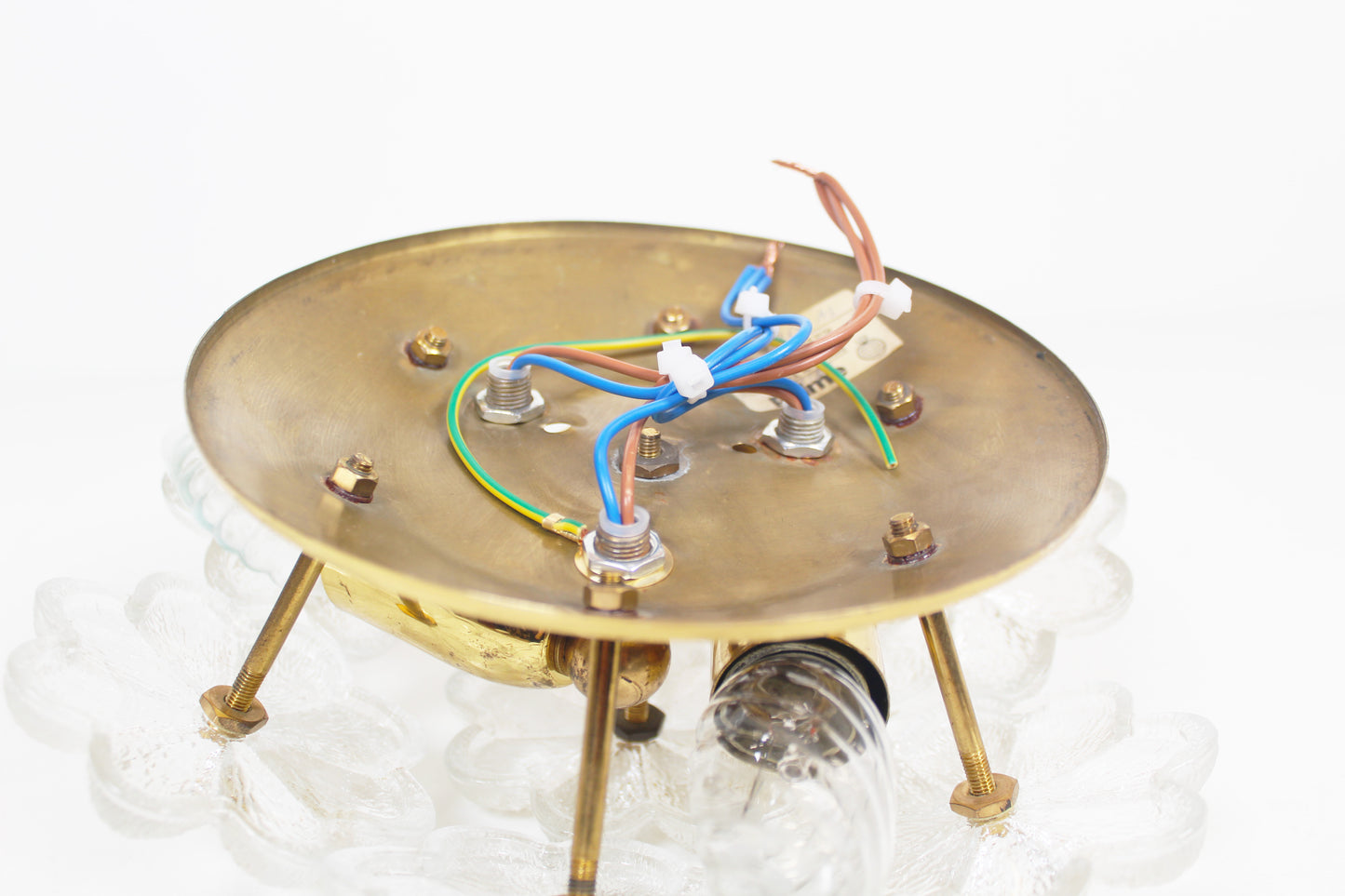 Petite messing en glazen wand- of plafondlamp door Ernst Palme