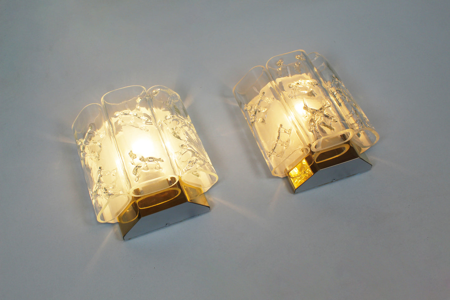 Koppel wandlampen in messing en glas door Doria Leuchten