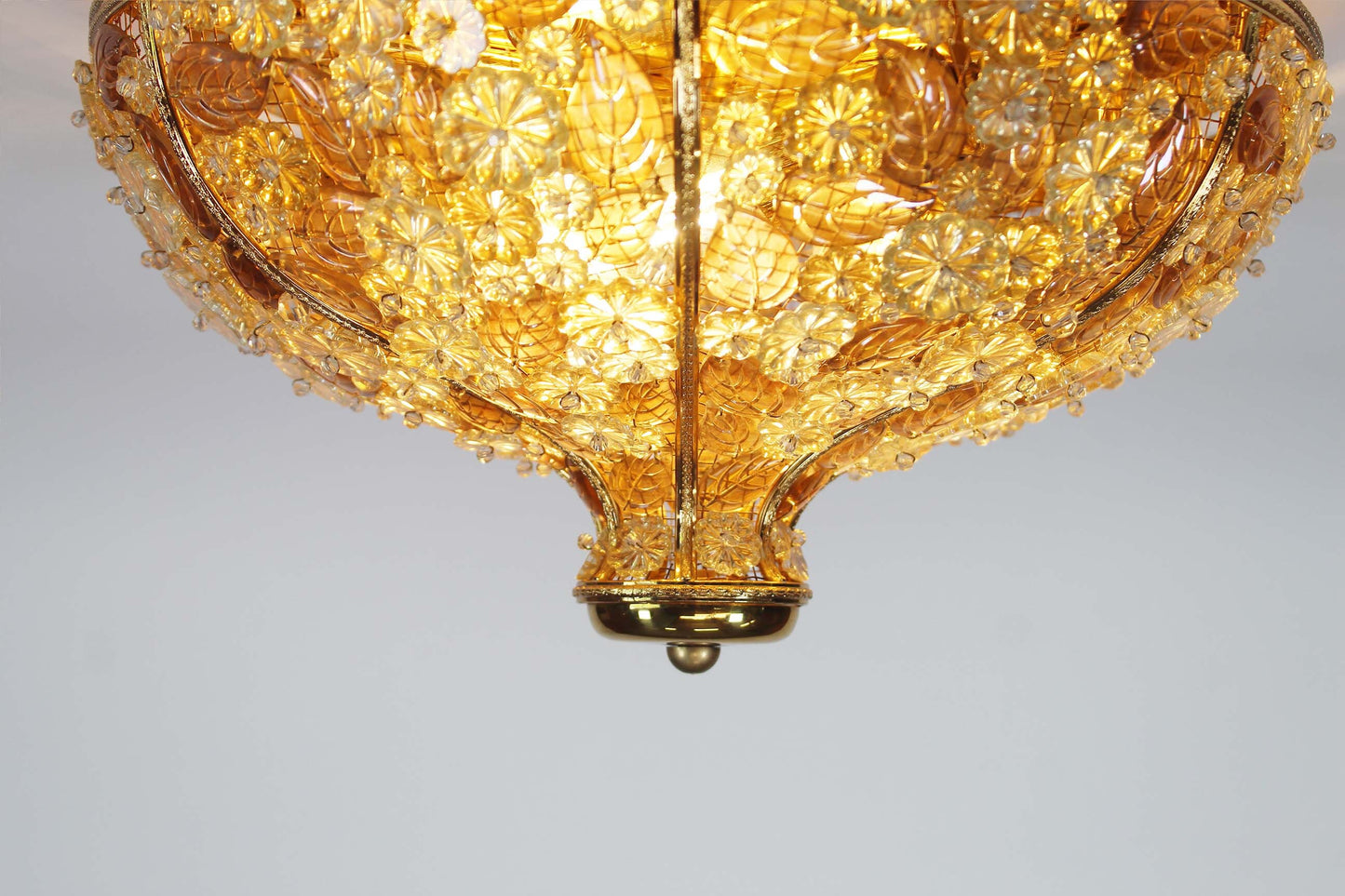 Zeldzame plafondlamp door Palwa in verguld messing en kristal